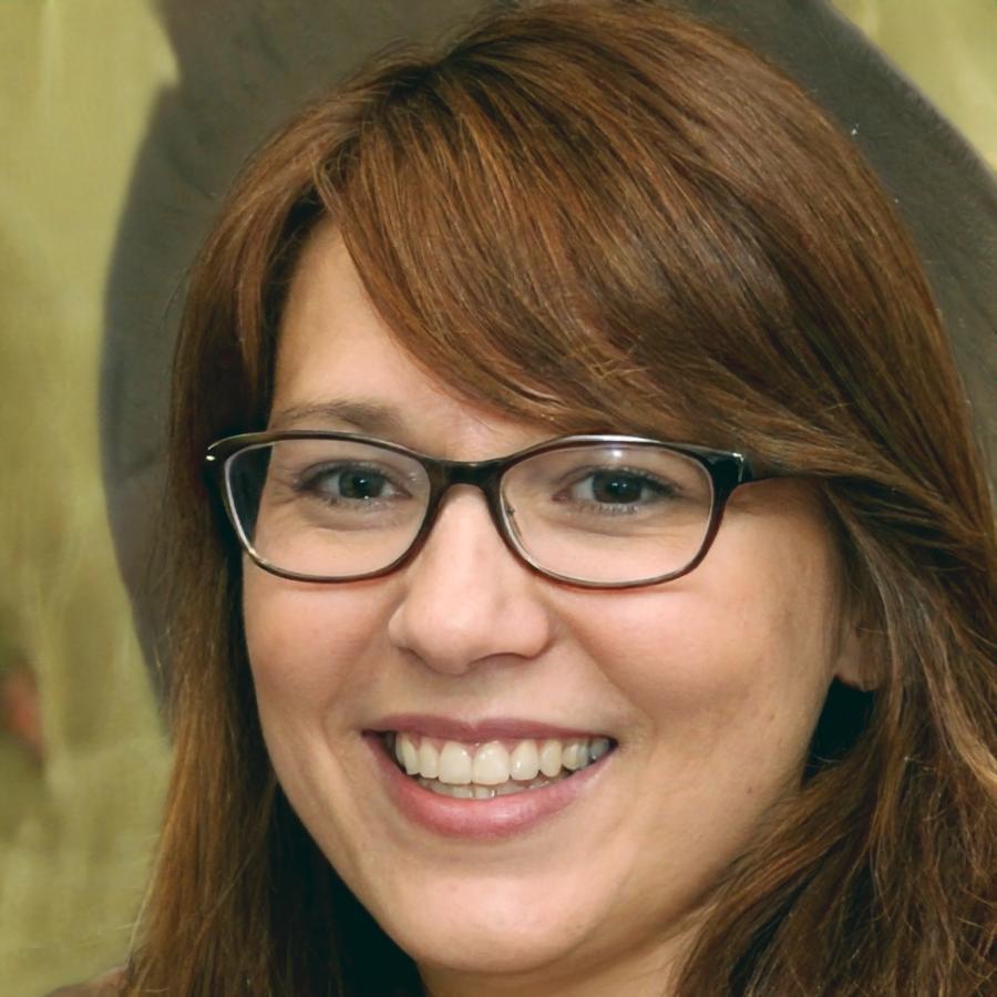 Linnea Voss, Operations Director