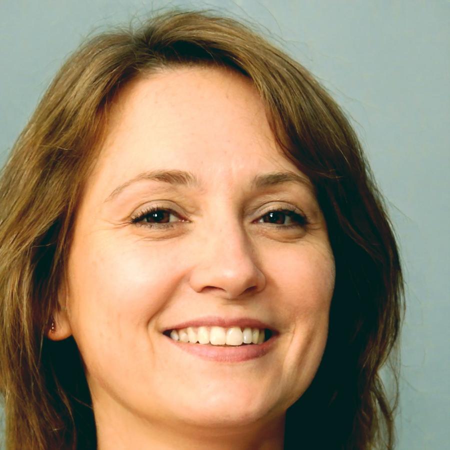 Petra Kozlov, Financial Controller